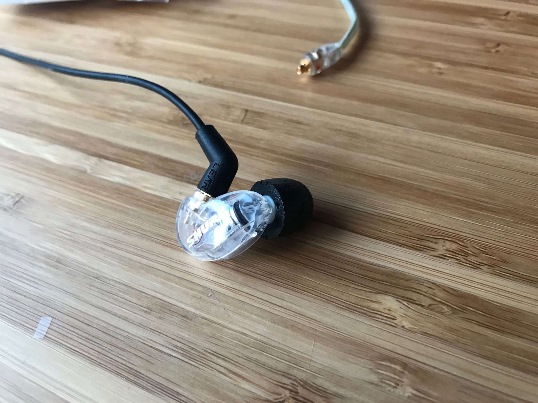 LEAR BTC-01 Bluetooth Cable montiert