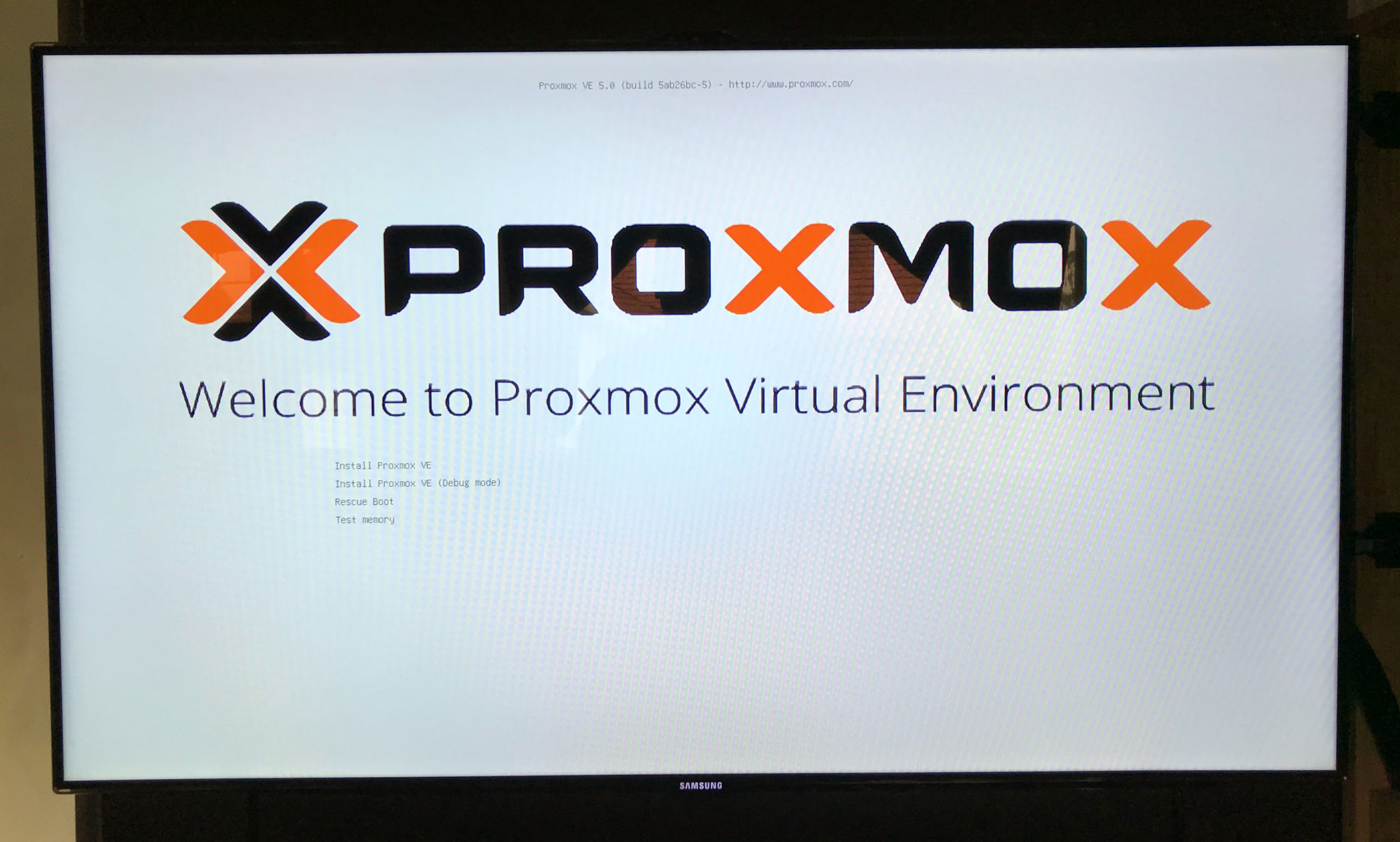 Auswahlbildschirm der Proxmox Installation