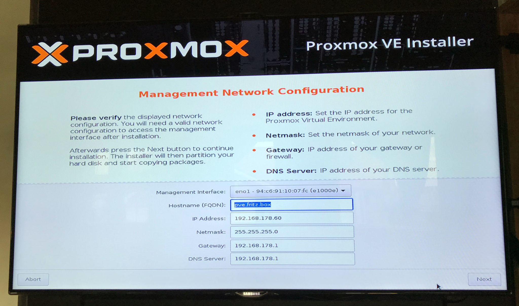 Auswahlbildschirm der Netzwerkeinrichtung der Proxmox Installation