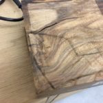 Holzblock mit grober Zeichnung